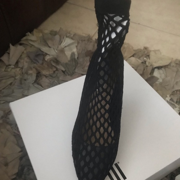 INC Netted pumps - Picture 2 of 8